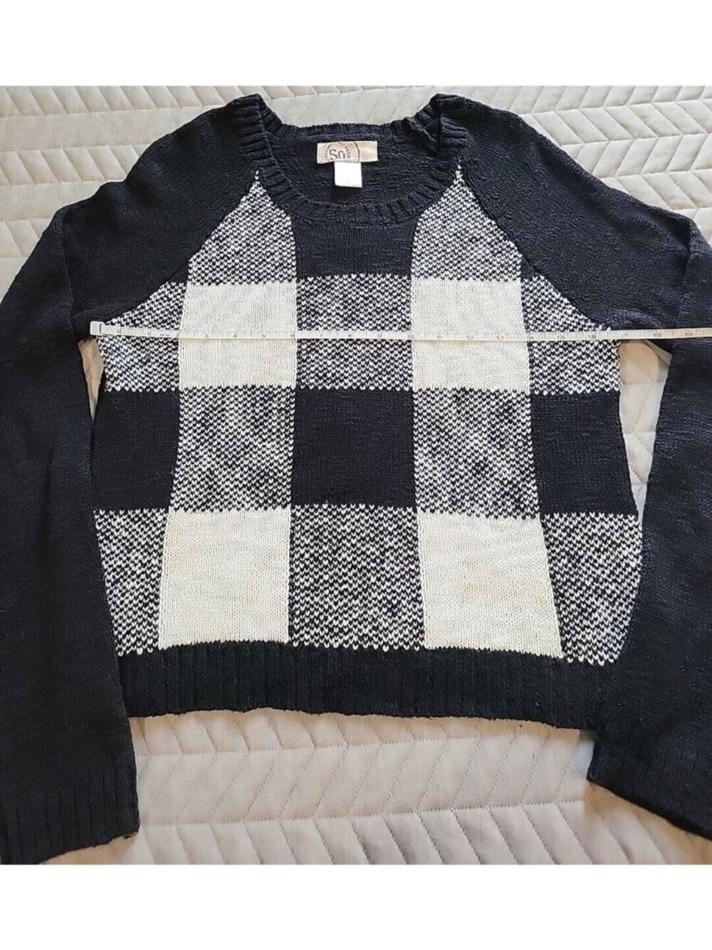 SO Junior Large Buffalo Plaid Sweater Black White Checkered Long Sleeve Knit Top - Picture 3 of 10